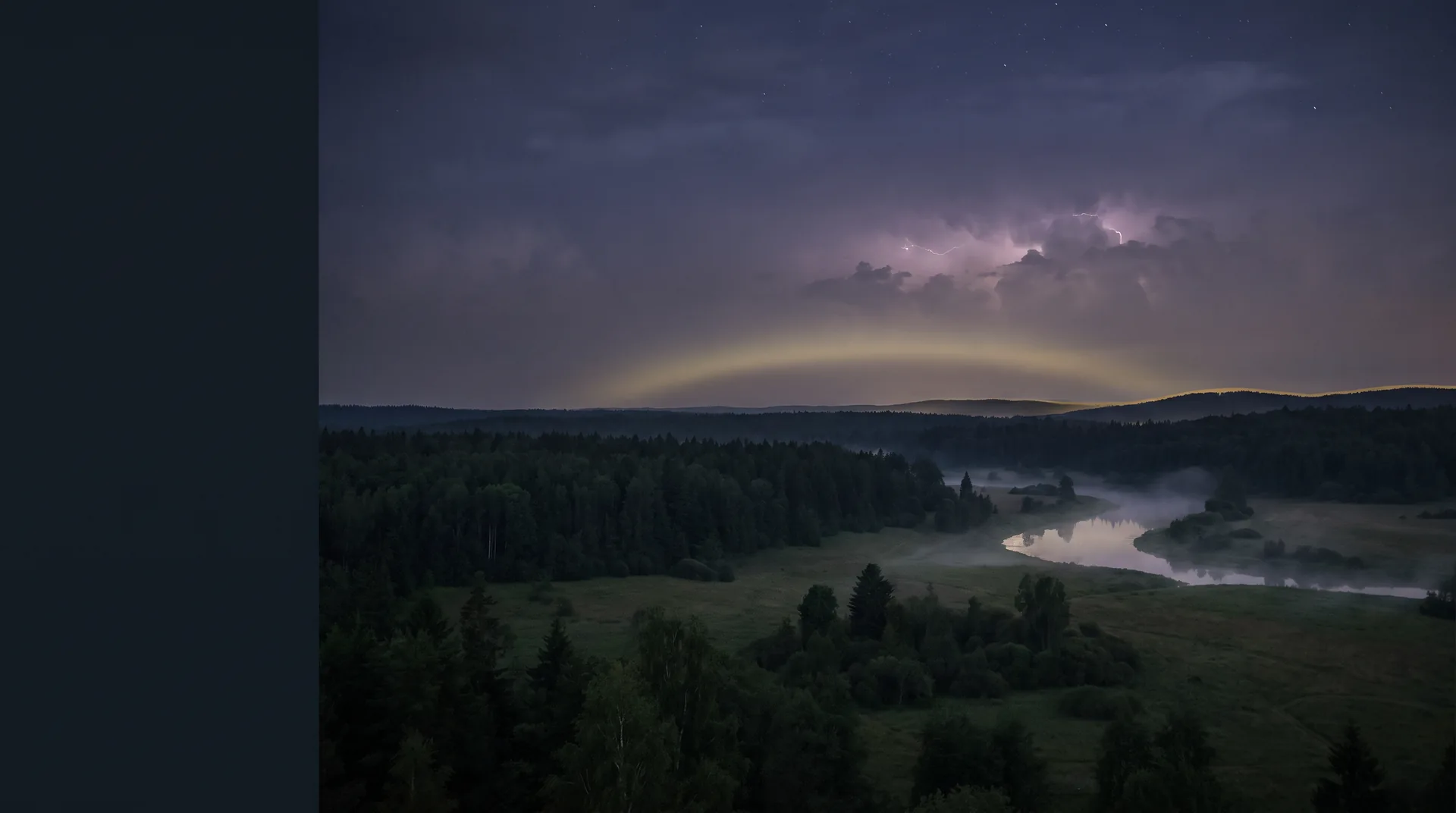 Nachtlandschaft mit Gewitterhimmel als Bild für den Puls der Erde